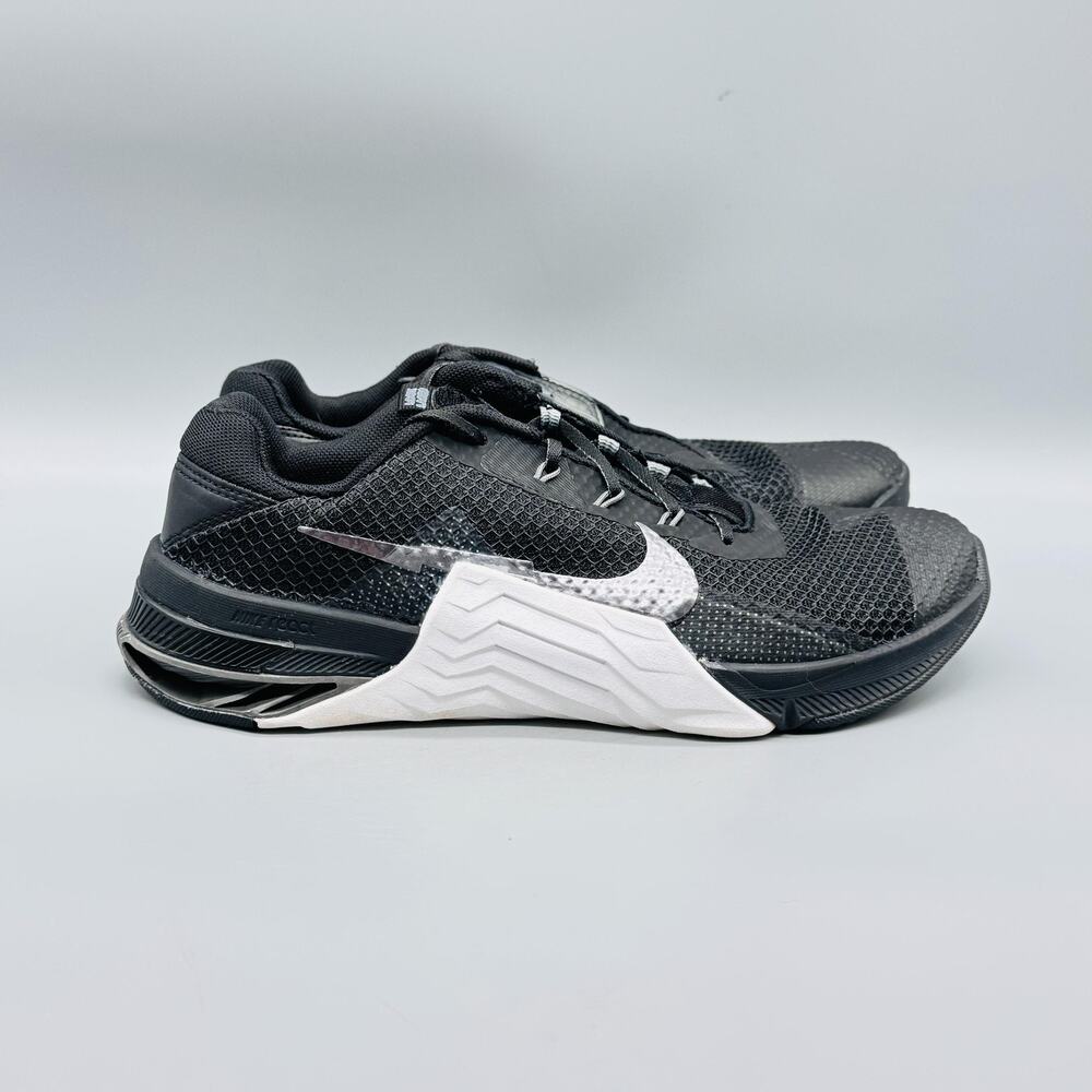 Nike Shoes Womens 10 Black White Metcon 7 Cross Training Gym Athletic Sneakers